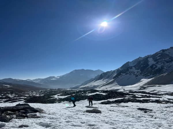 a trail of the mansalu tsum valley trek