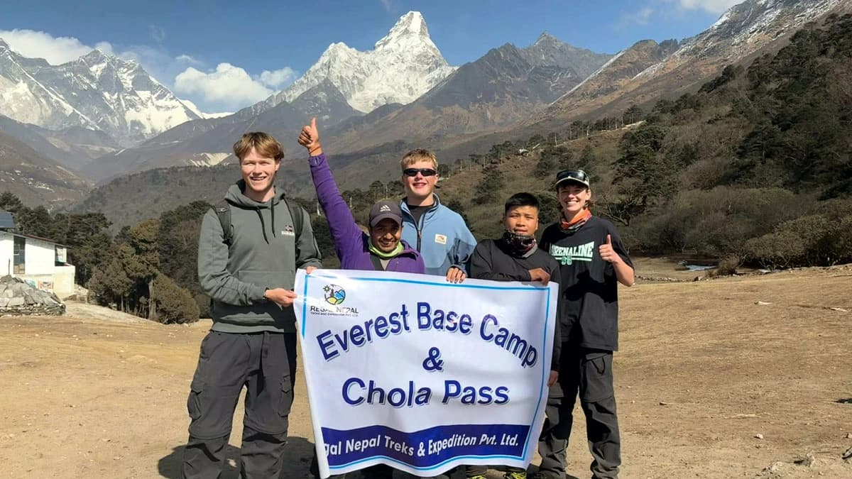 Luxury EBC Gokyo Lakes Trek with Helicopter Return