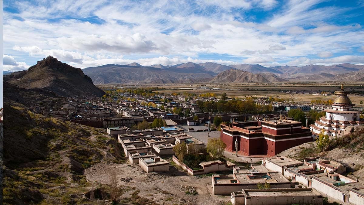 overall-view-of-zongshan-castle-and-palcho-monastery