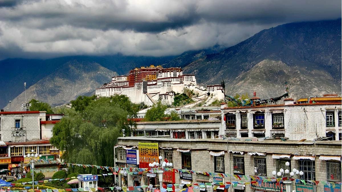 potala-palace-and-sera-monastery-in-lhasa-tibet