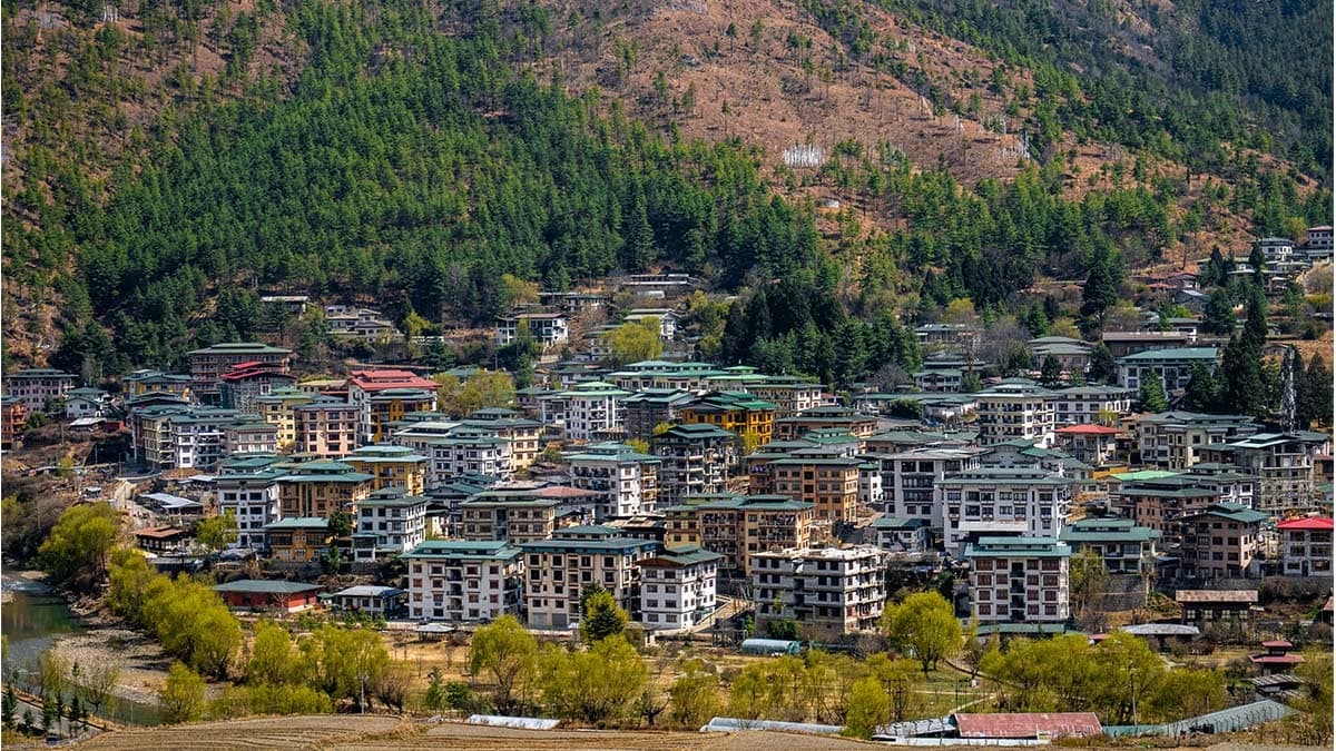 scenic-view-of-thimphu-city-in-bhutan-surrounded-by-green-hills.